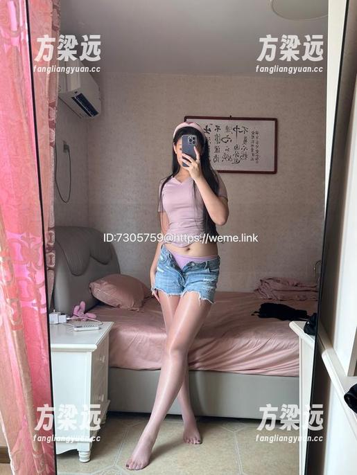 微密圈 - 美邵女Baby的油亮黑丝连体，下载图片前请先系好安全带
