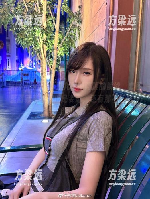 腐团儿Ikaros对九尾狐阿狸的解读，套图里面藏着的不止是姿态，还有那不言而喻的遐想。