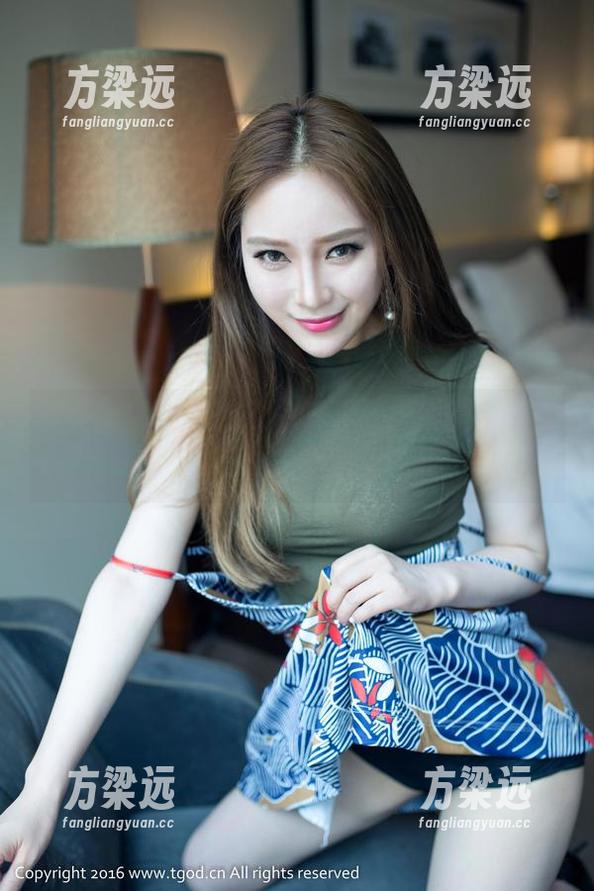 青豆客-程彤颜 青豆客 - 然后我又打开了程彤颜的网袜写真,她这是定制的谐趣啊。