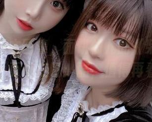 这样的一本图集，面饼仙儿的《柴郡旗袍》里每一页都在吼：酷，值得再看一遍。