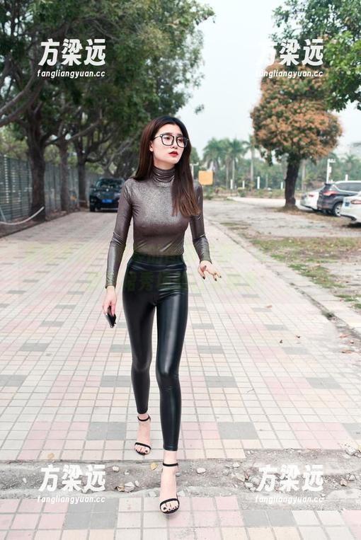 魔镜街拍 - 婷婷的图册更新：从销售战场到粉裙秀场的日常琐事！