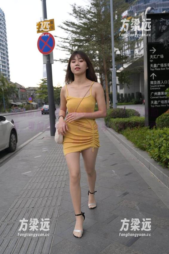 魔镜街拍 - 芝芝的最新泳衣精选，蓝色的海，再加点小鱼，快来看她如何变身水中精灵！